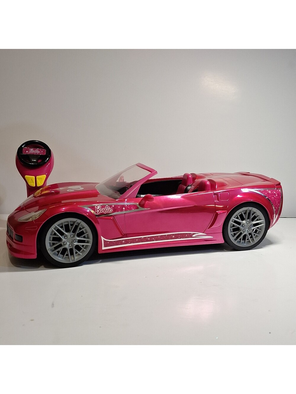 Mattel Barbie Metallic Pink RC Corvette -Works-lot with 2 Barbies, 20pc Clothing - Picture 7 of 15